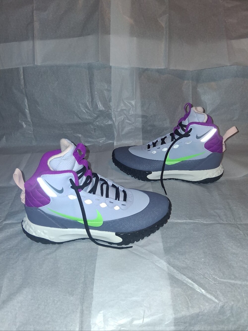 Nike Boots Brand New, Women 8.5